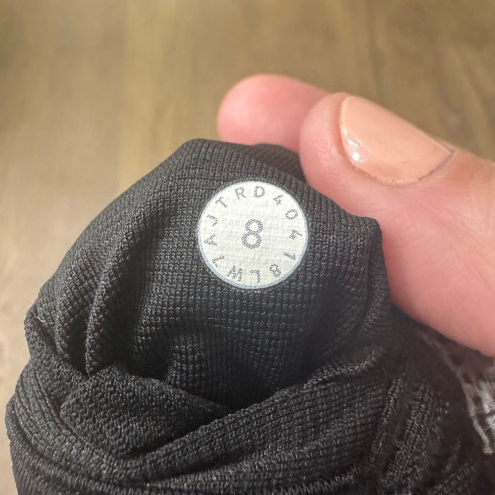 Lululemon Hotty Hot Shorts  Sz 8 **** - Picture 10 of 10